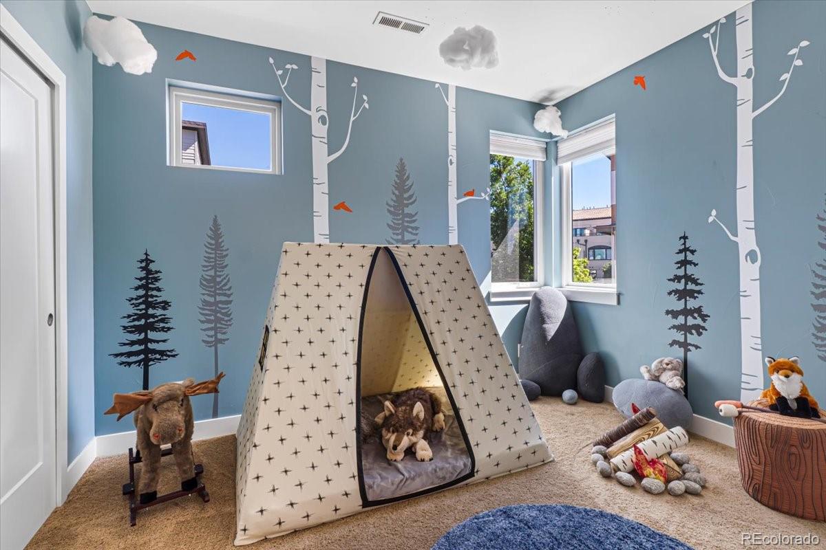 4687 W 50th Place