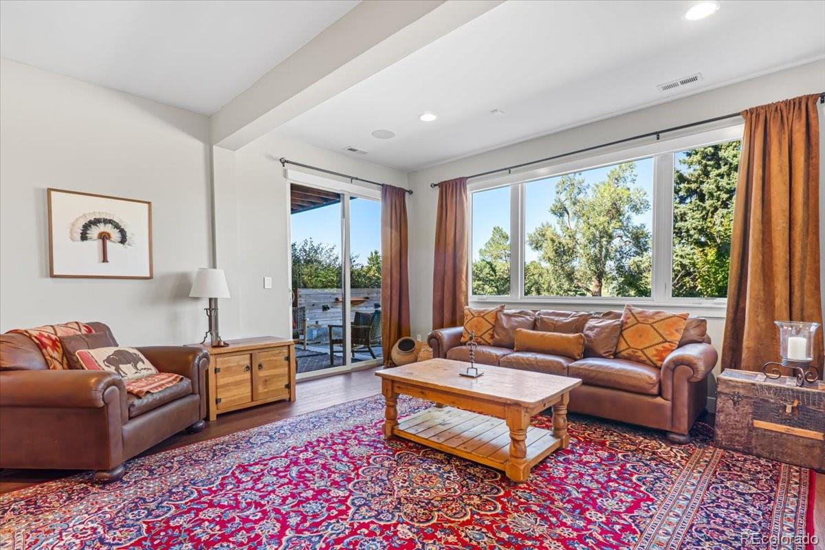 4687 W 50th Place
