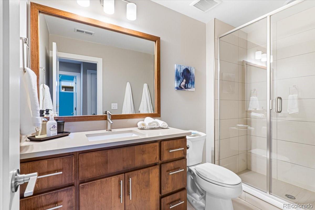 4687 W 50th Place