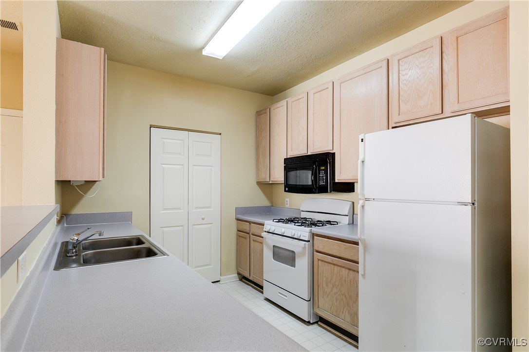 820 Brassie Ln Unit#F