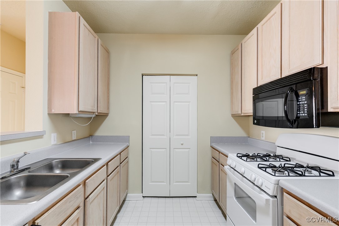 820 Brassie Ln Unit#F