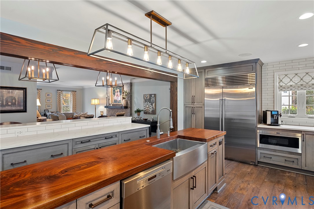 9356 Charter Crossing Dr