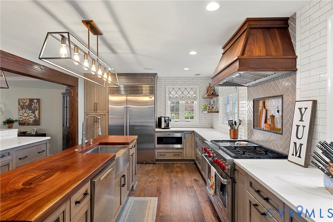 9356 Charter Crossing Dr