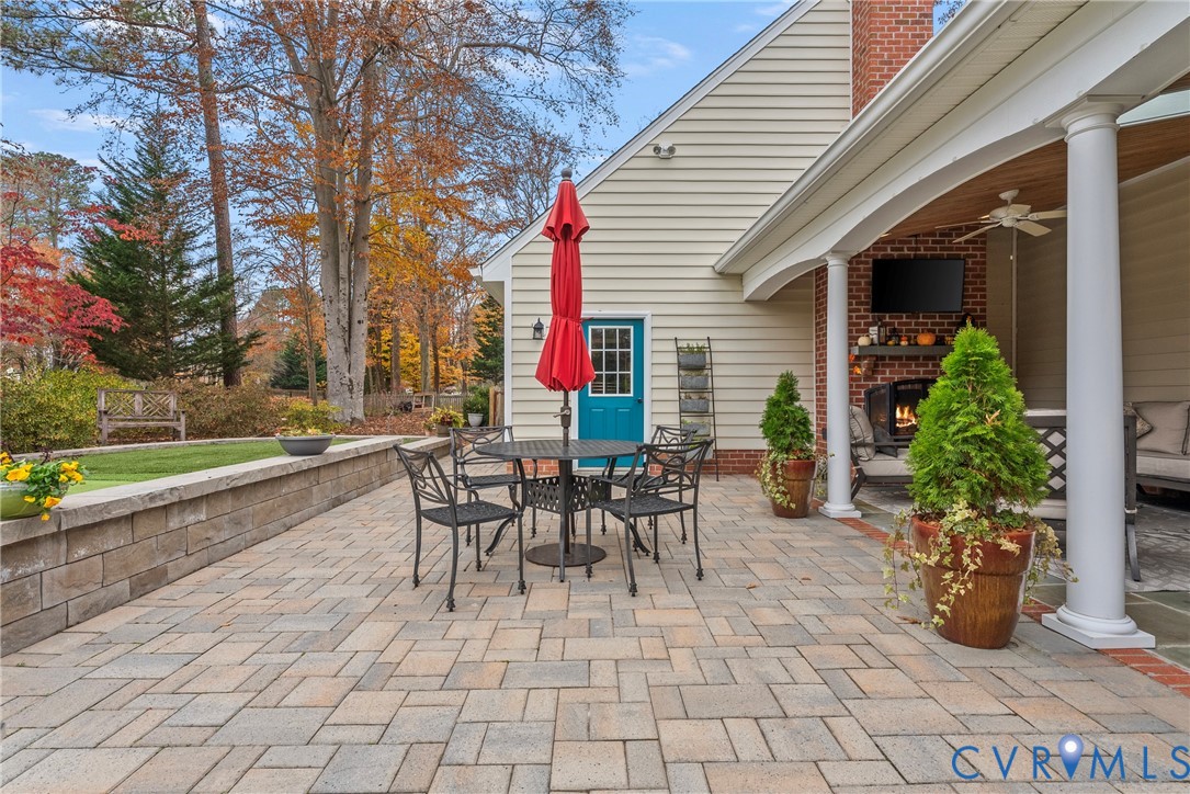 9356 Charter Crossing Dr