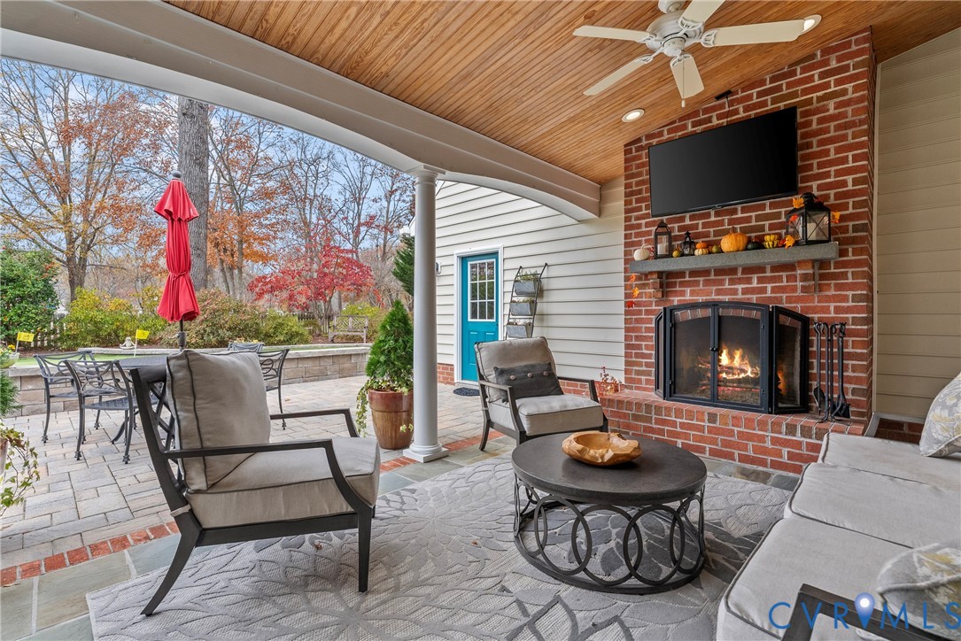 9356 Charter Crossing Dr