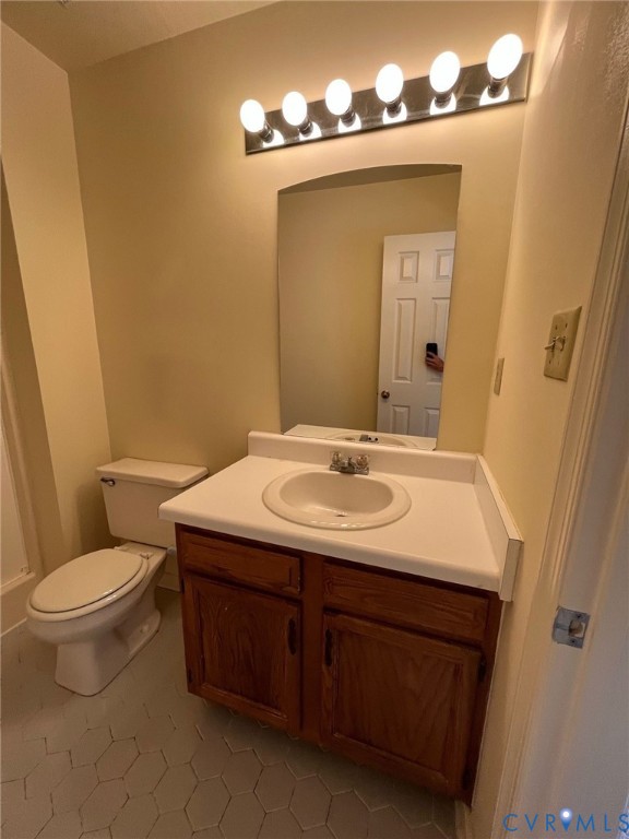 8704 Hermitage Trace Cir