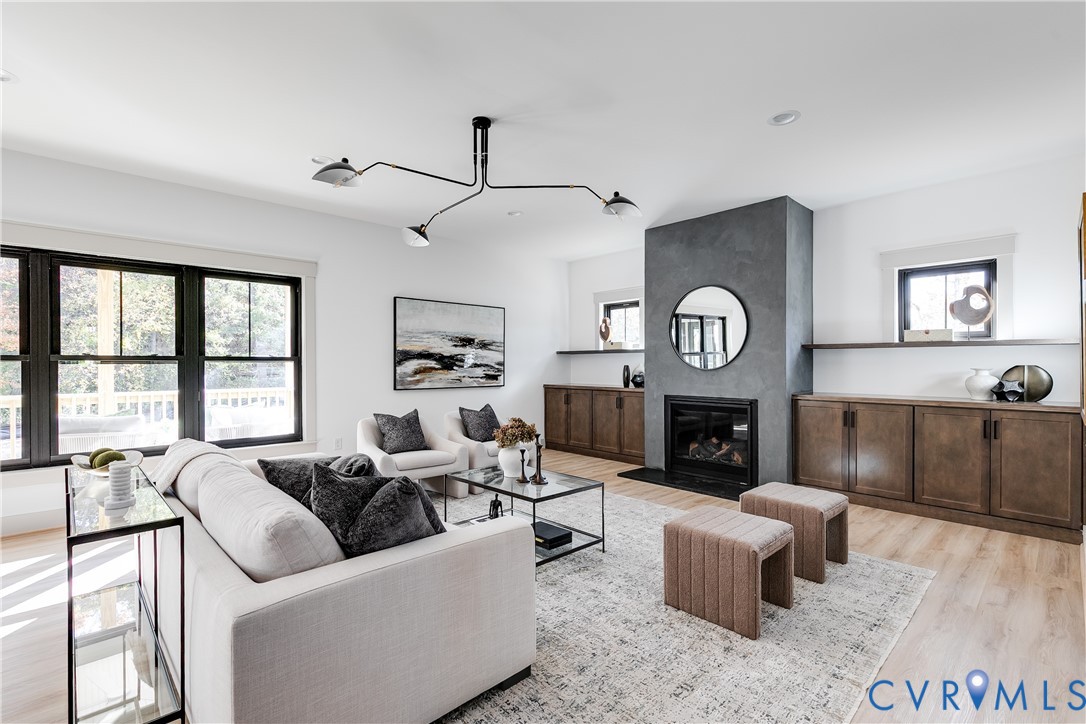 339 Pond View Ln