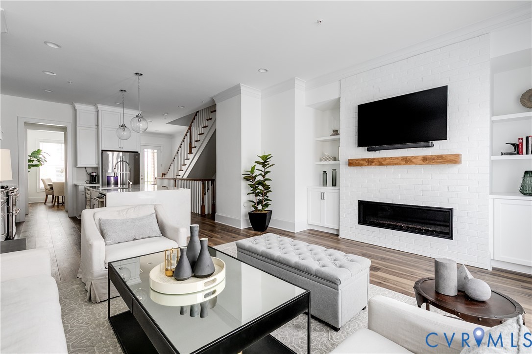 347 Becklow Ave