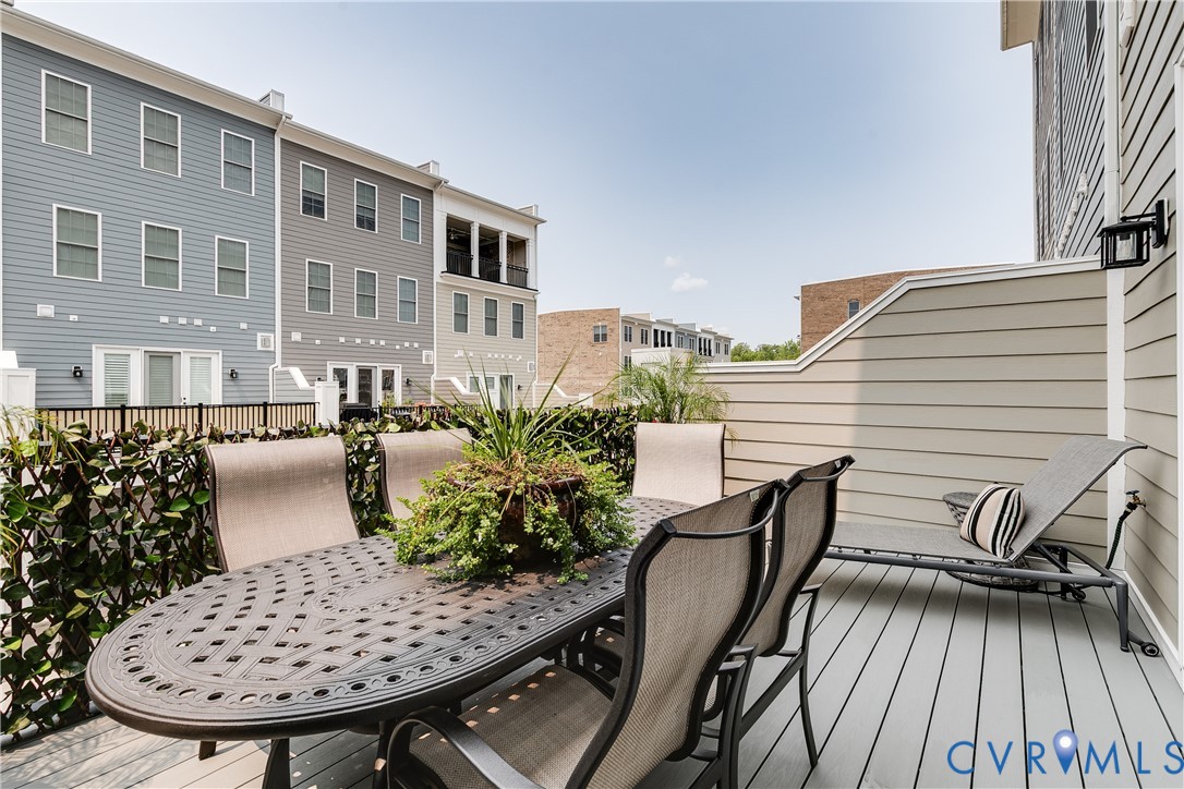 347 Becklow Ave