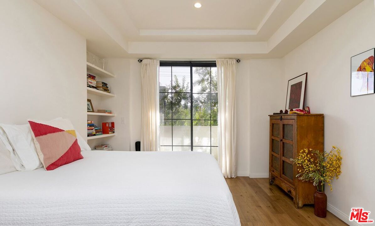 12603 Moorpark St Unit: 207