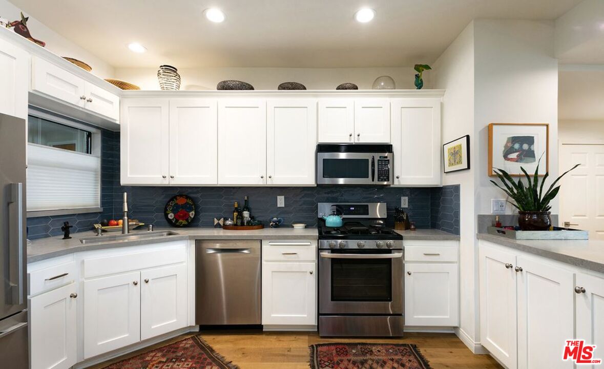 12603 Moorpark St Unit: 207