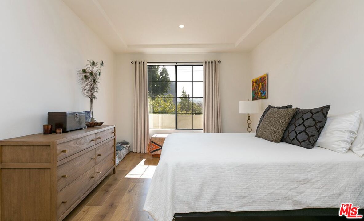 12603 Moorpark St Unit: 207