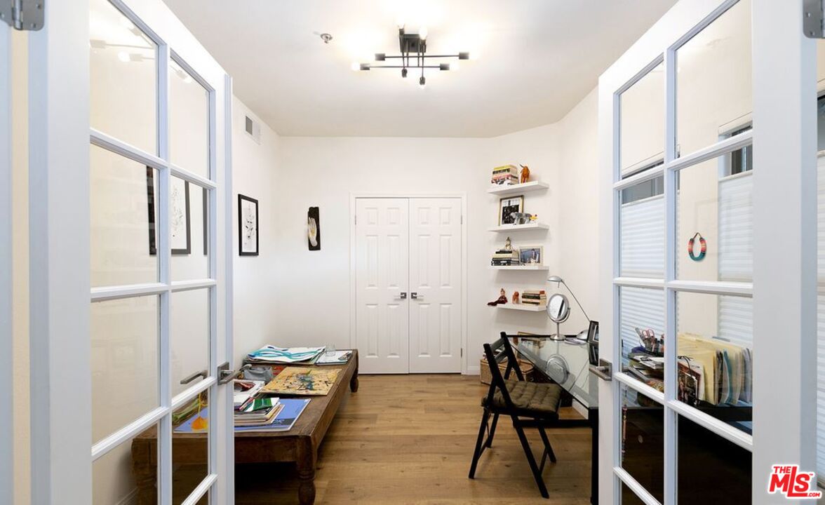 12603 Moorpark St Unit: 207