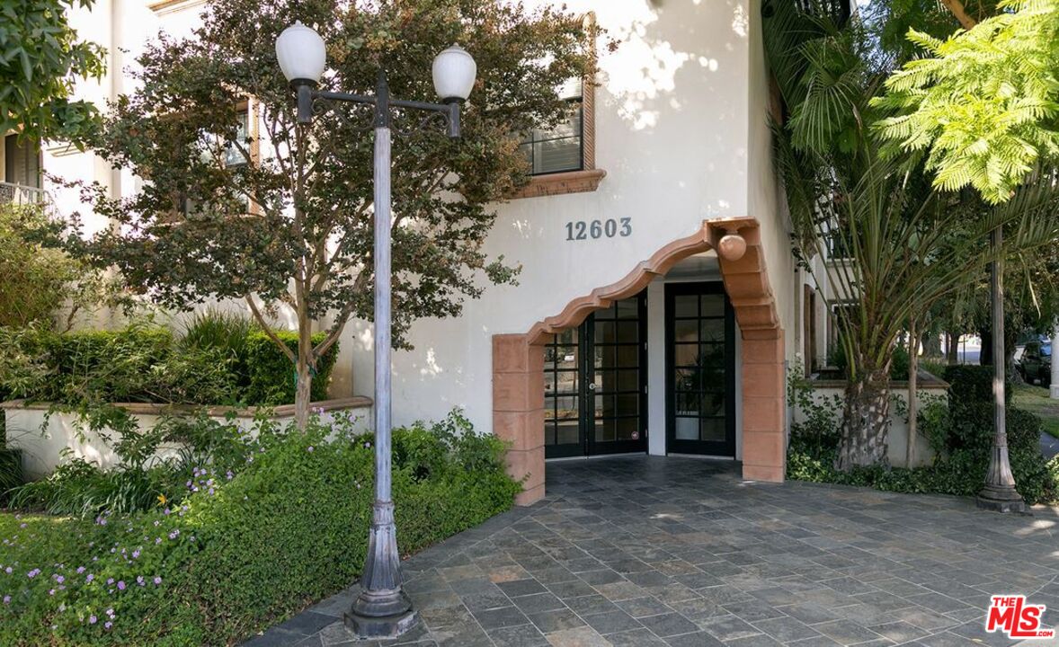 12603 Moorpark St Unit: 207