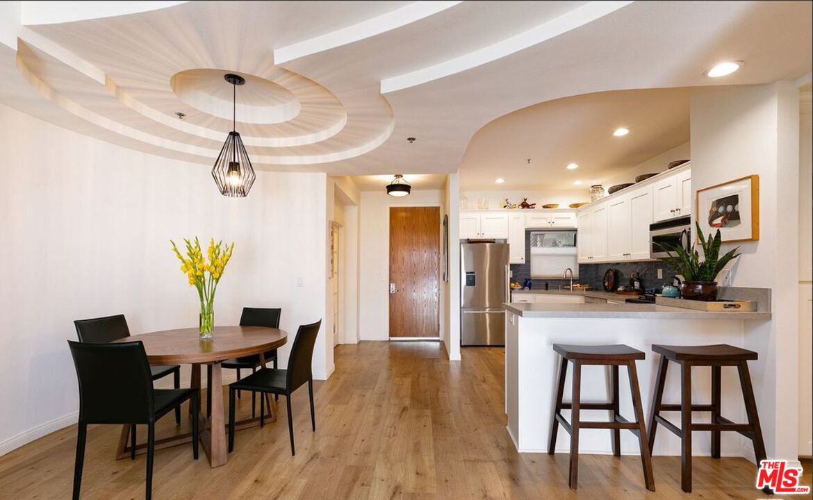 12603 Moorpark St Unit: 207