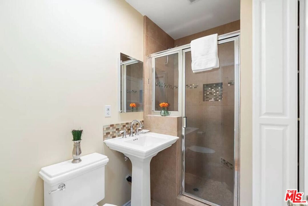 14024 Peach Grove St