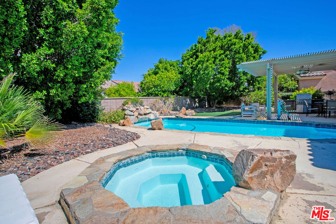 39314 Blossom Cir