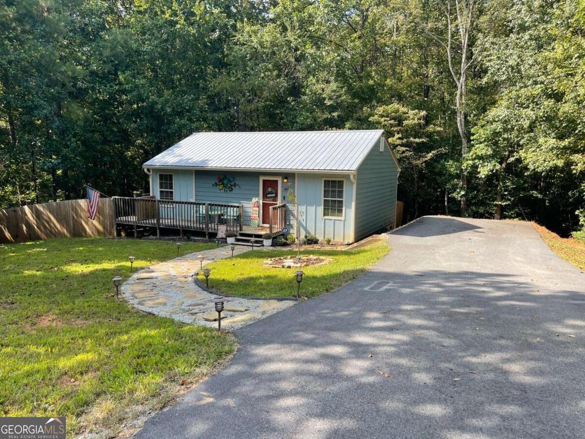 698 Ivy Creek Drive