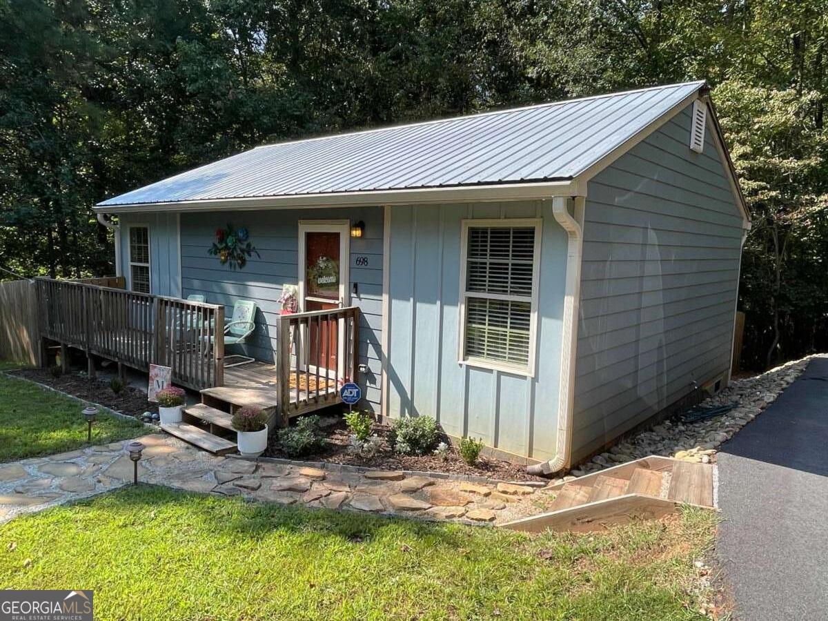 698 Ivy Creek Drive