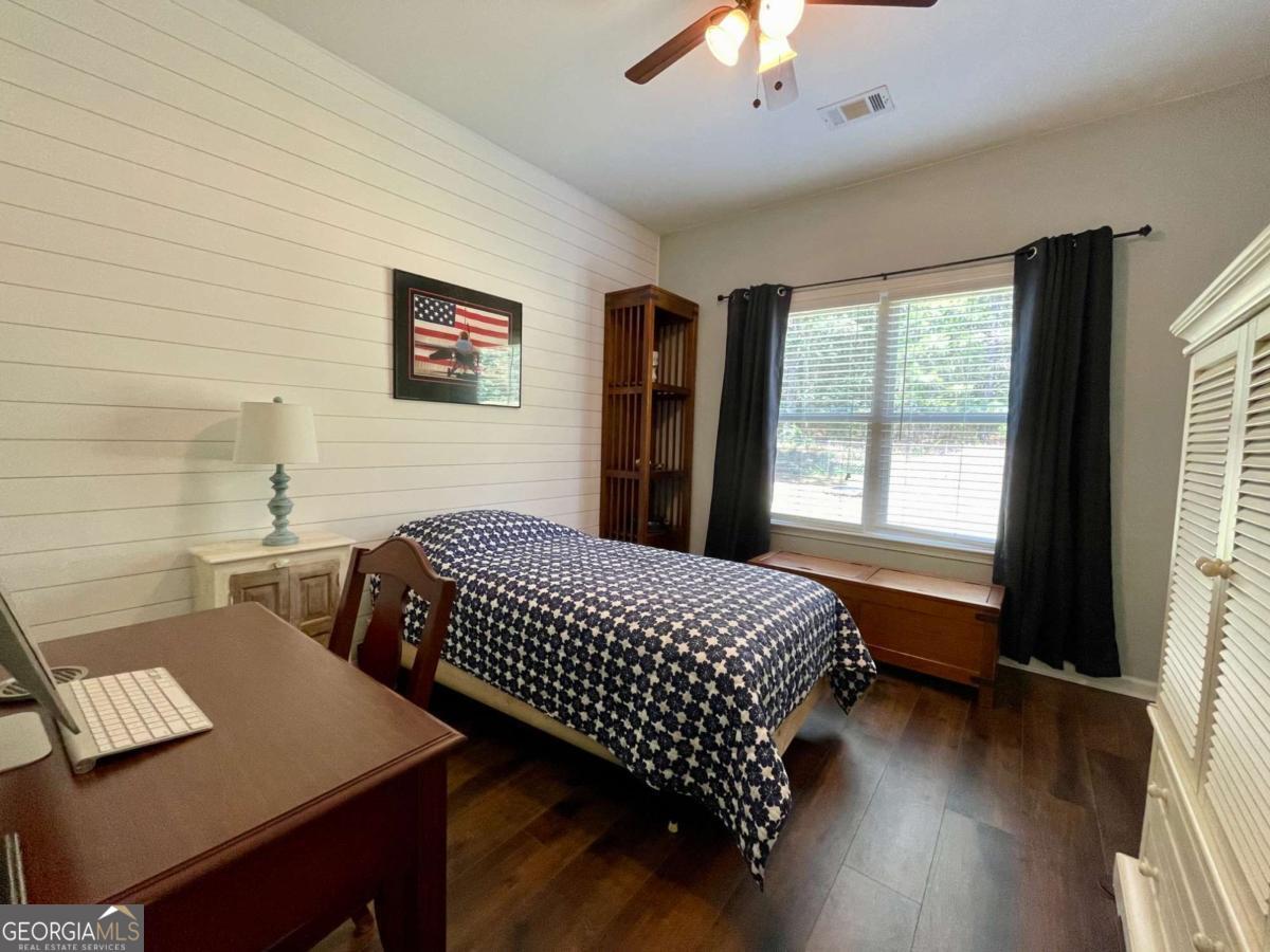 120 W Pennick Drive