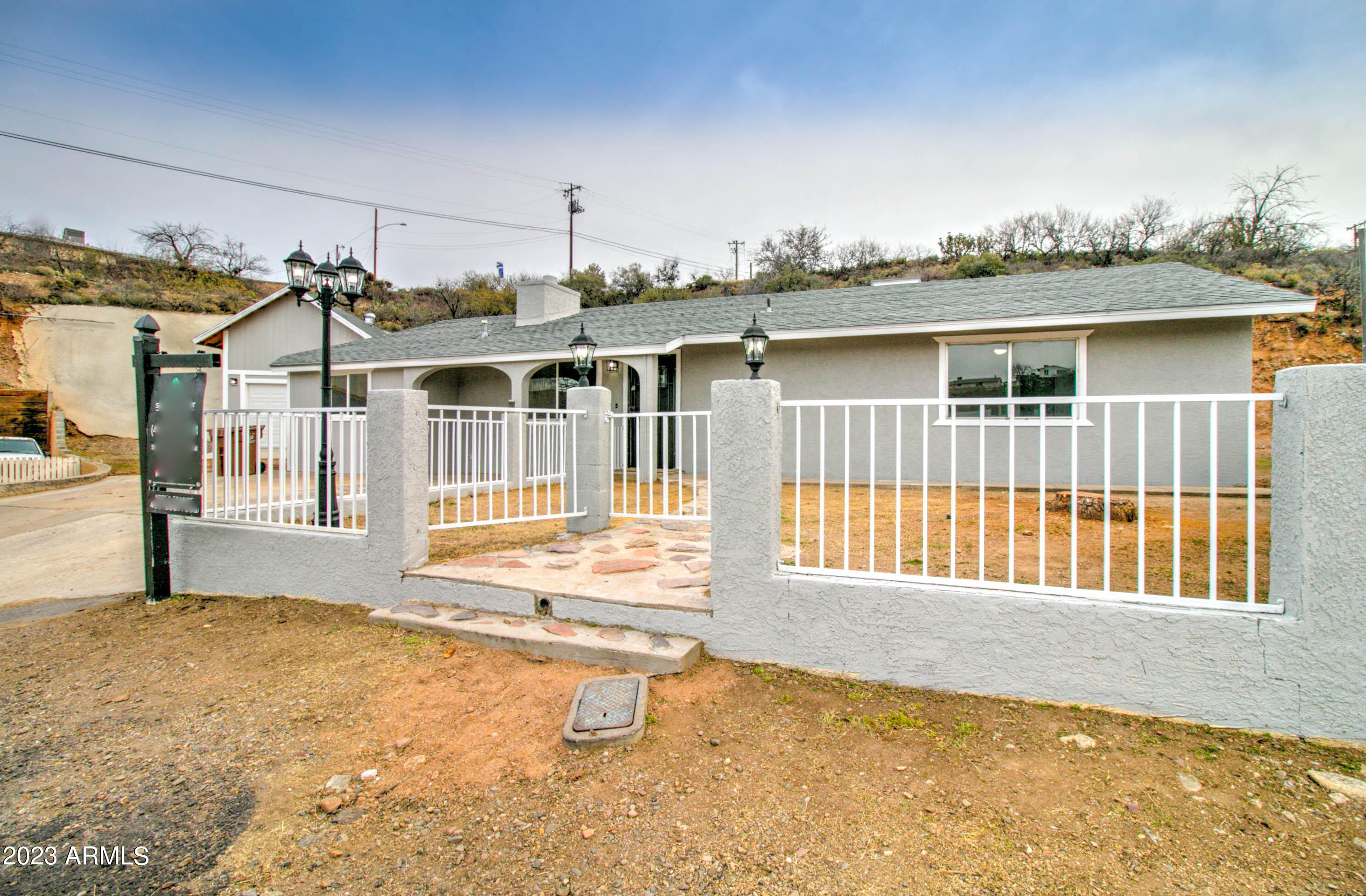 1106 E LYNDSAY Drive
