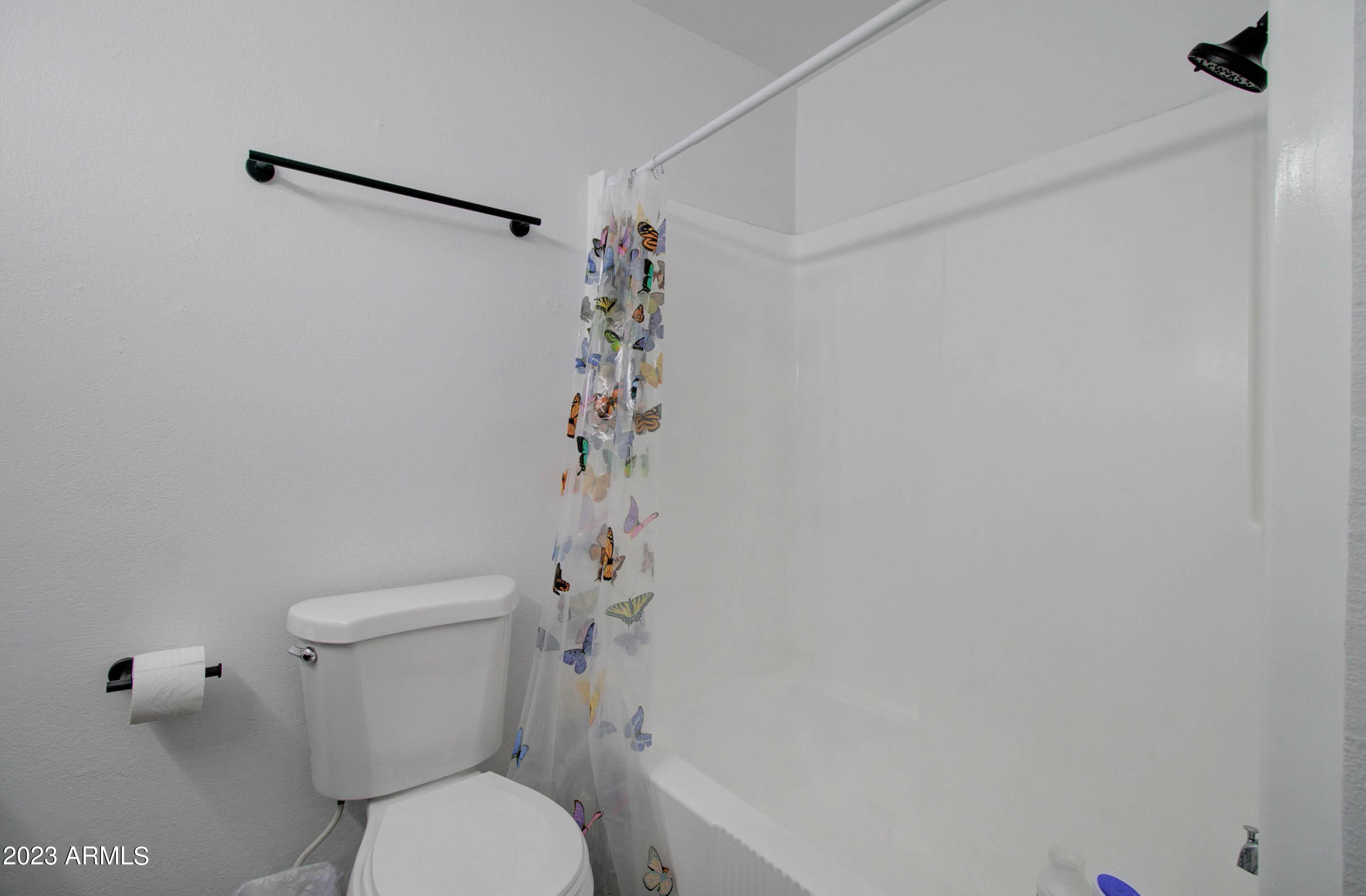 1106 E LYNDSAY Drive