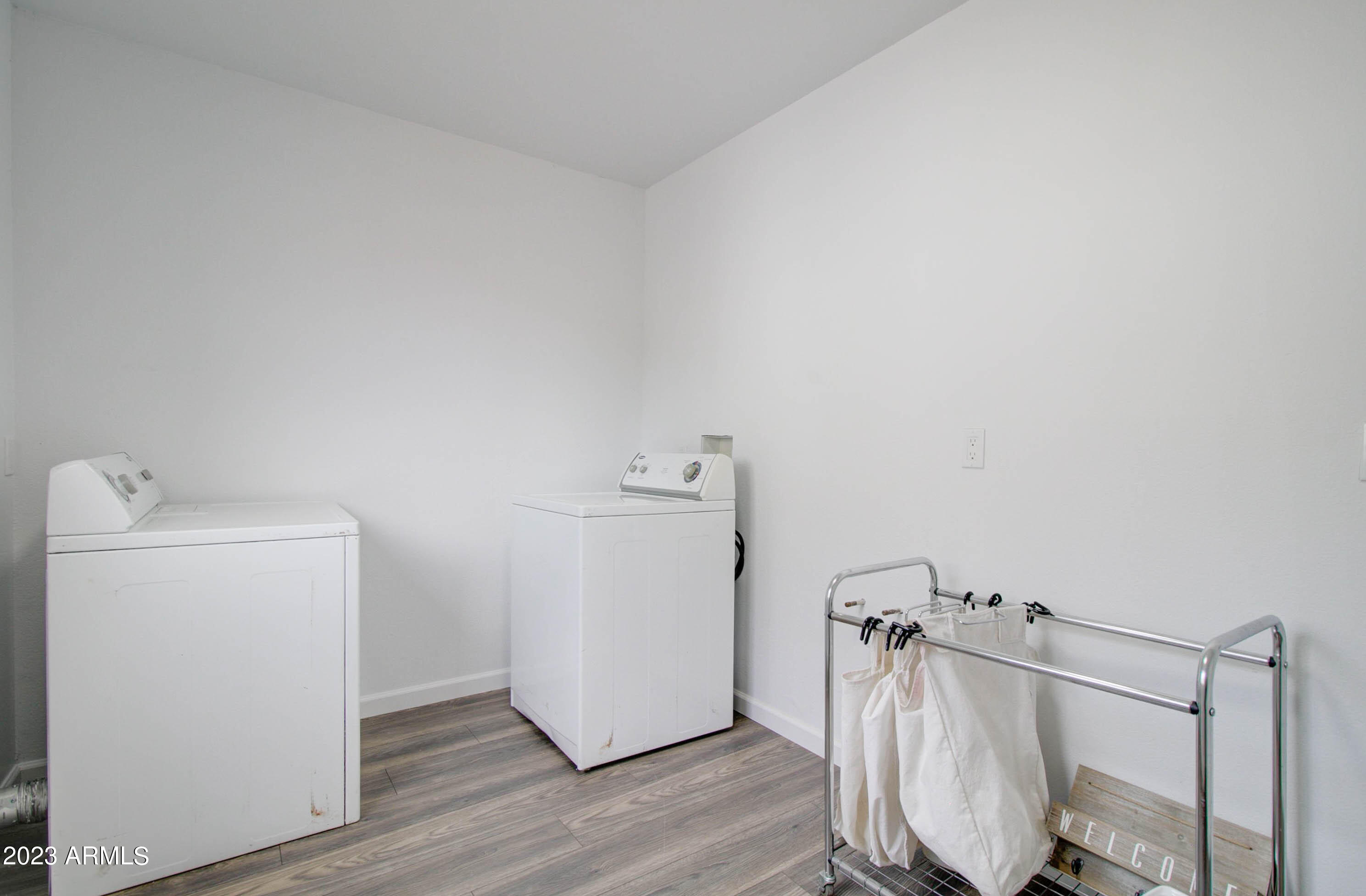 1106 E LYNDSAY Drive
