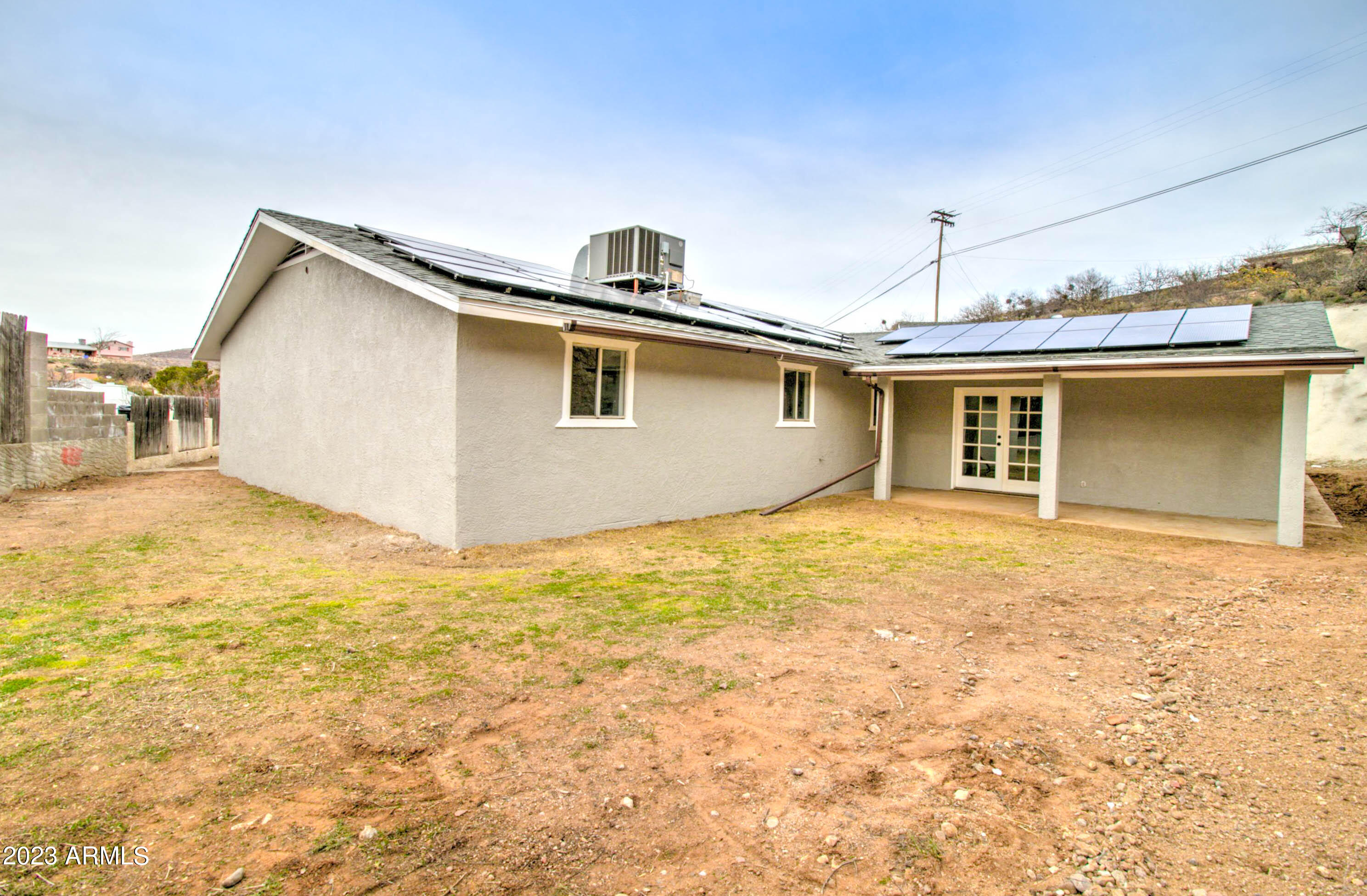 1106 E LYNDSAY Drive