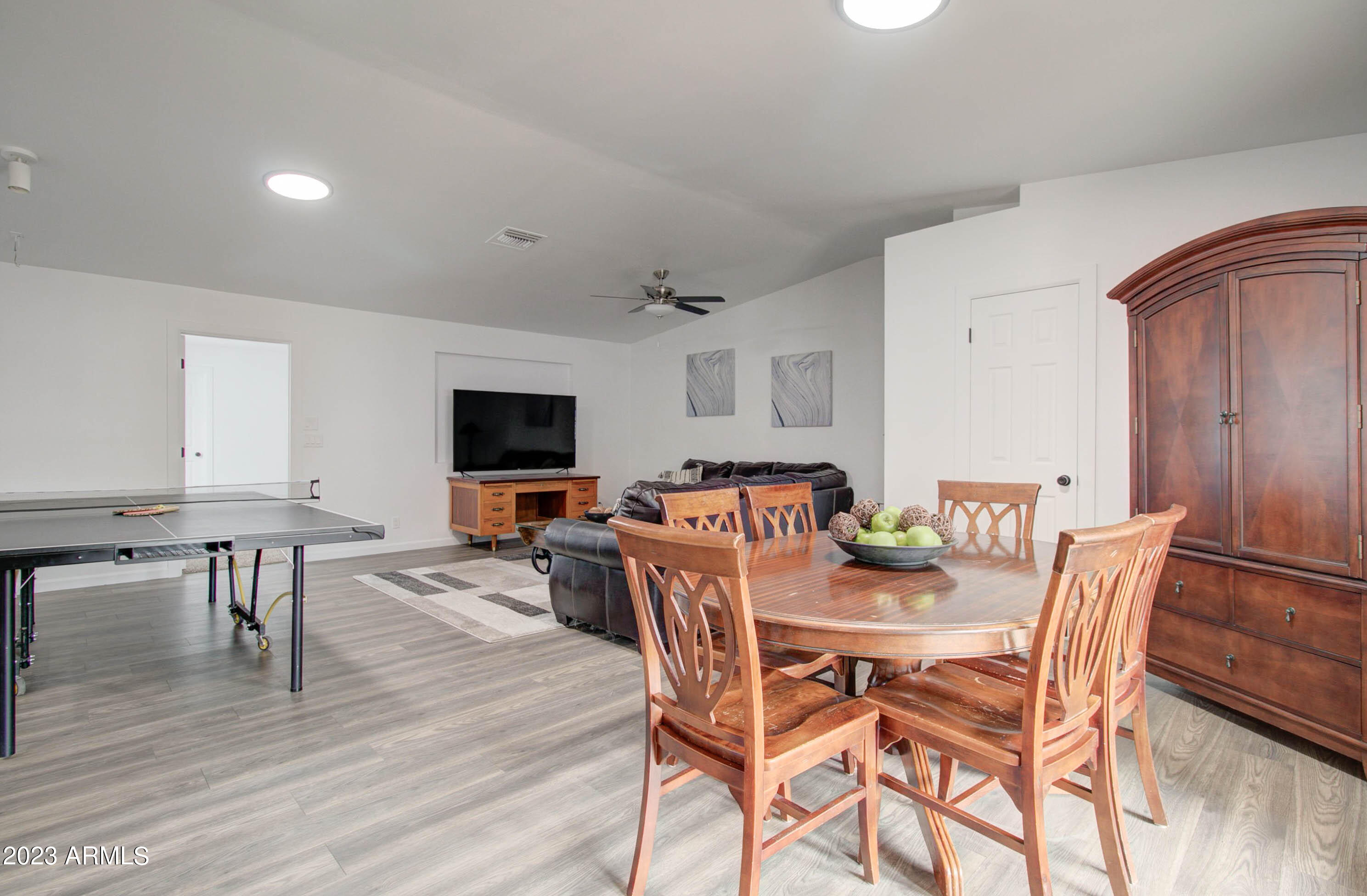 1106 E LYNDSAY Drive