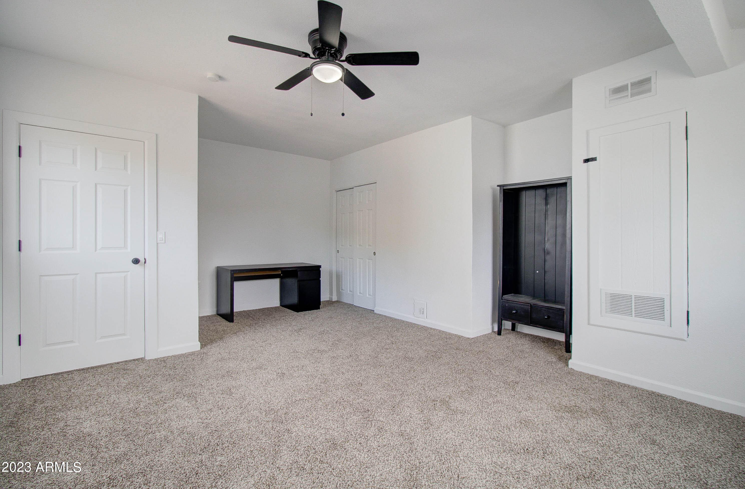 1106 E LYNDSAY Drive