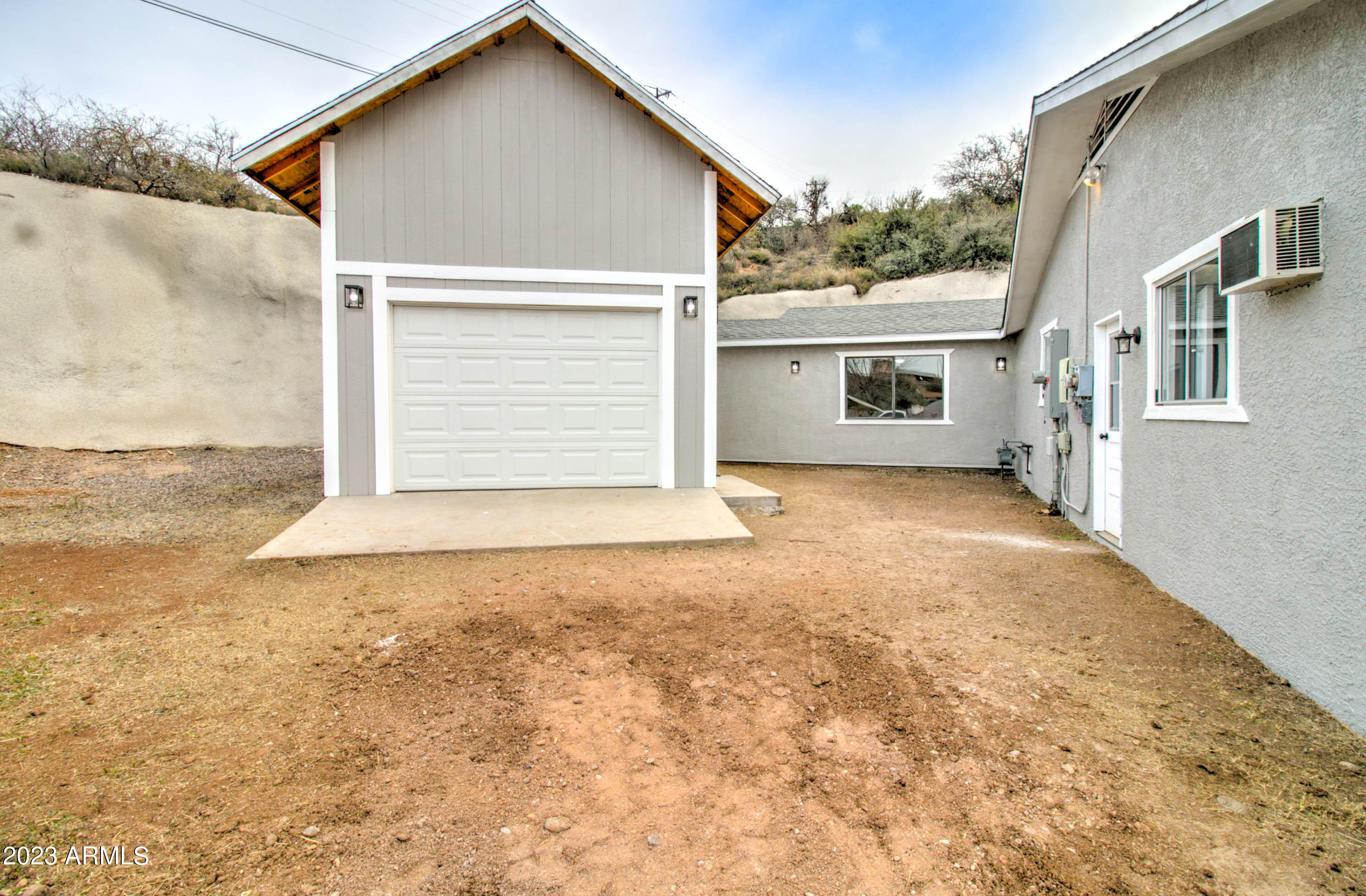 1106 E LYNDSAY Drive
