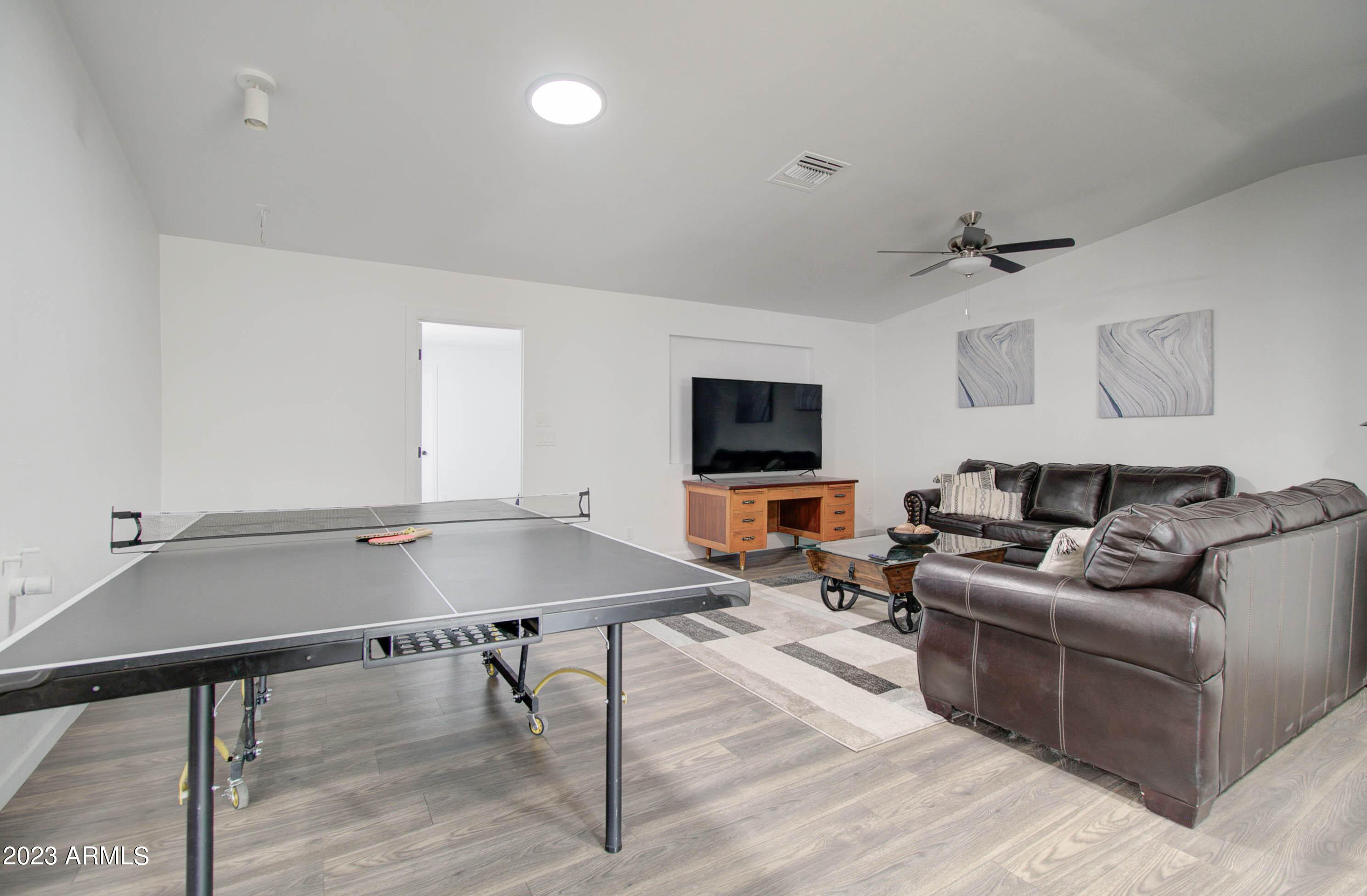1106 E LYNDSAY Drive