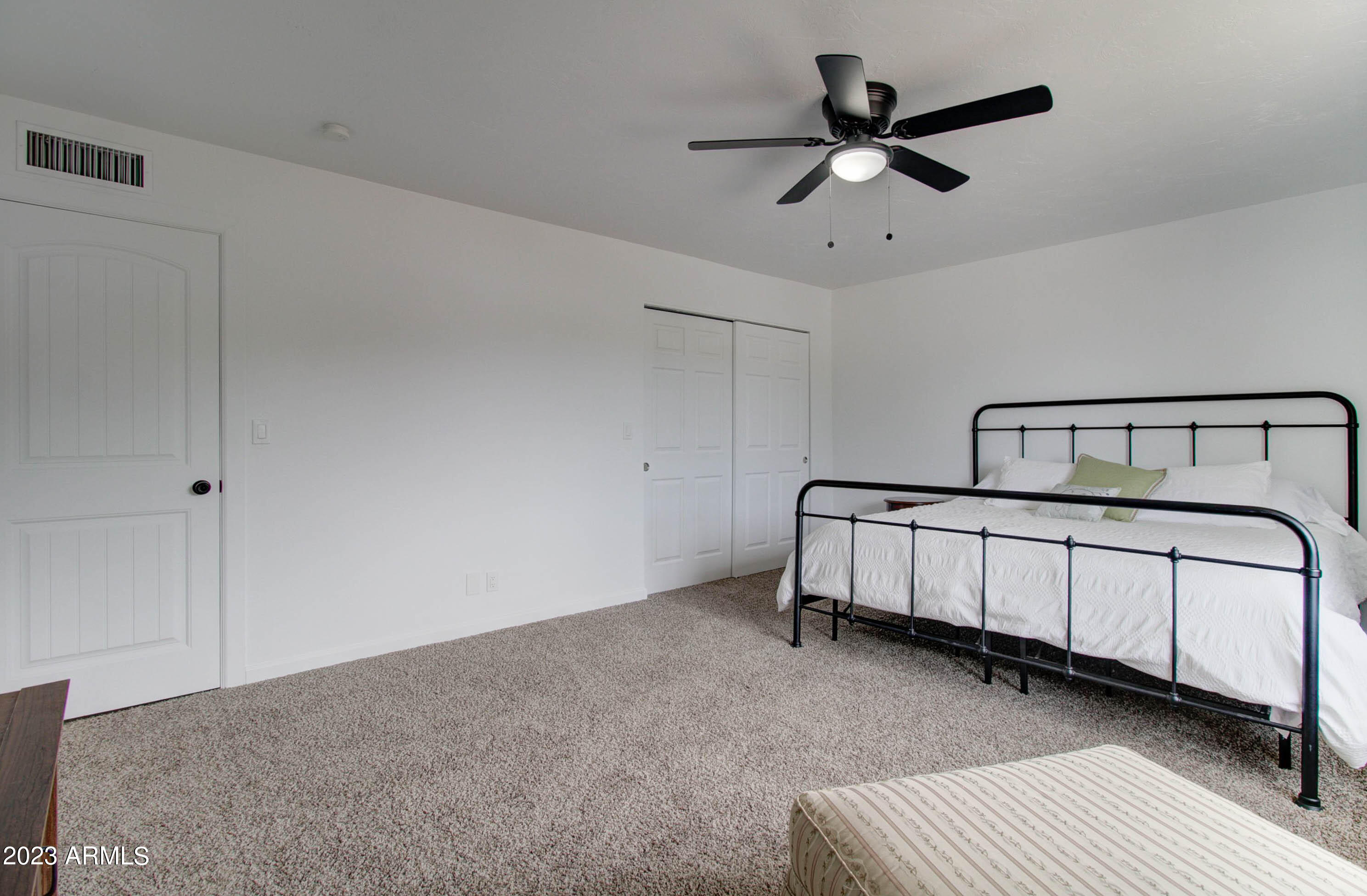 1106 E LYNDSAY Drive