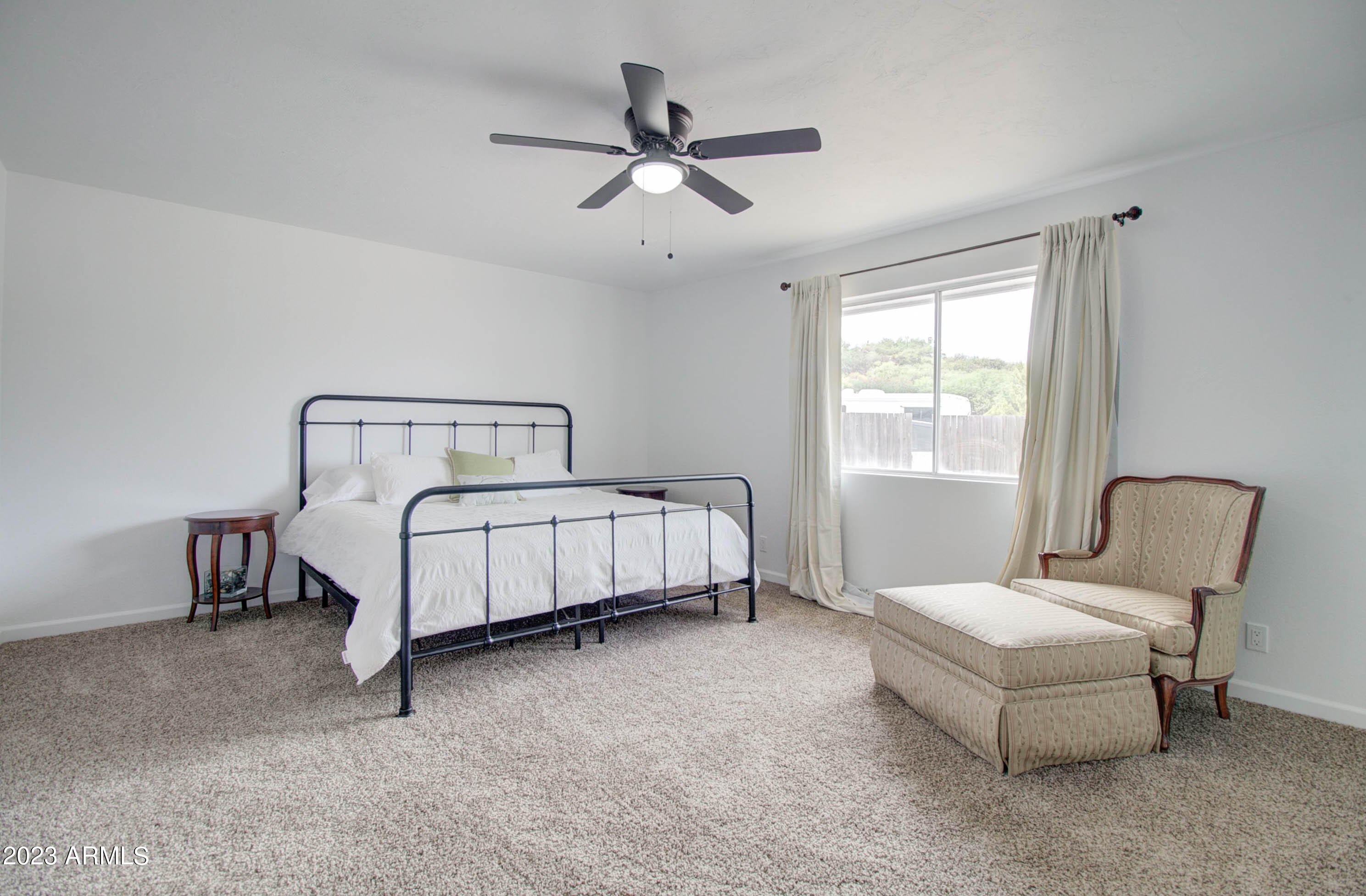 1106 E LYNDSAY Drive