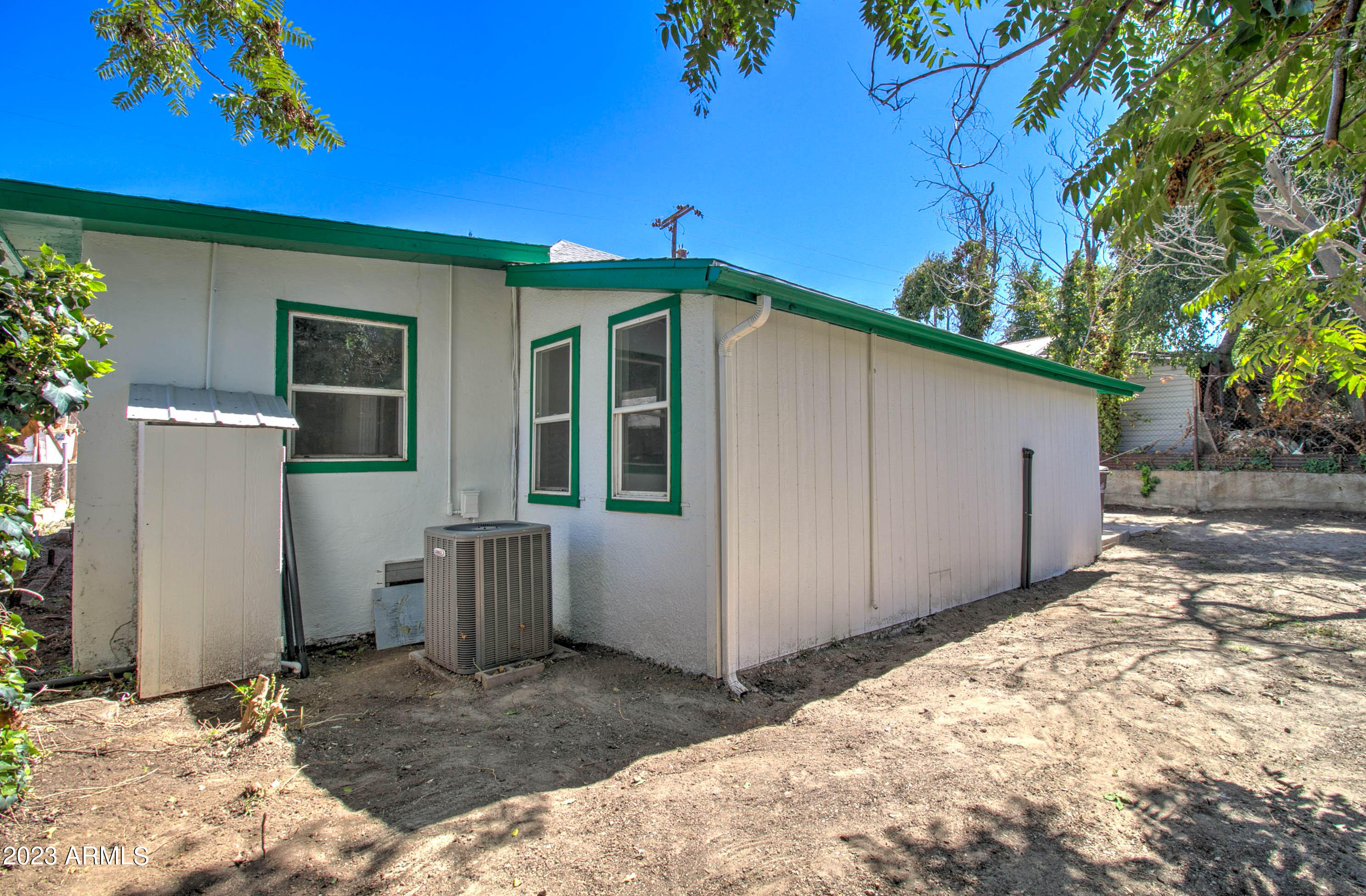 5924 KINNEMUR Avenue