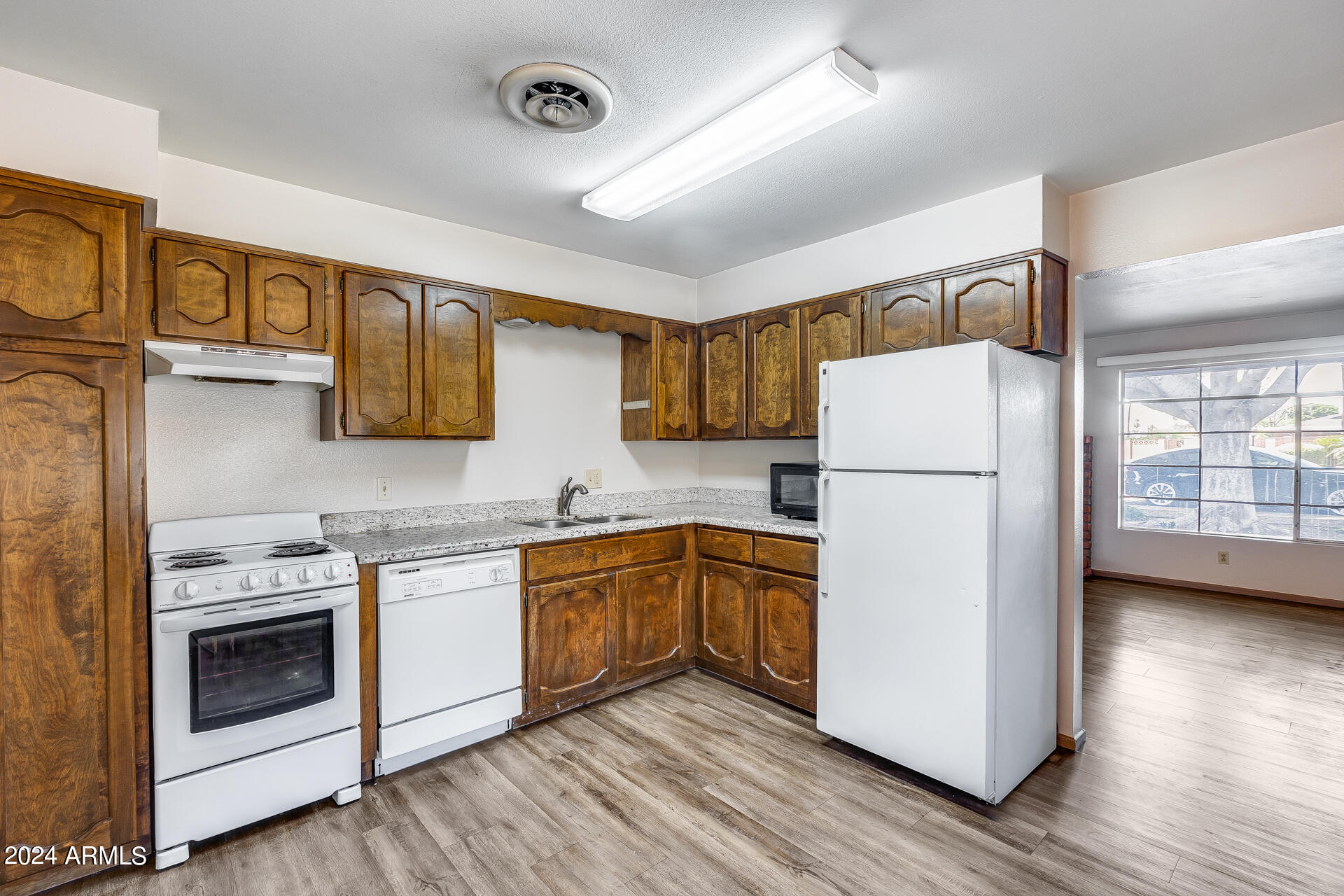 516 E HUNTINGTON Drive, 1