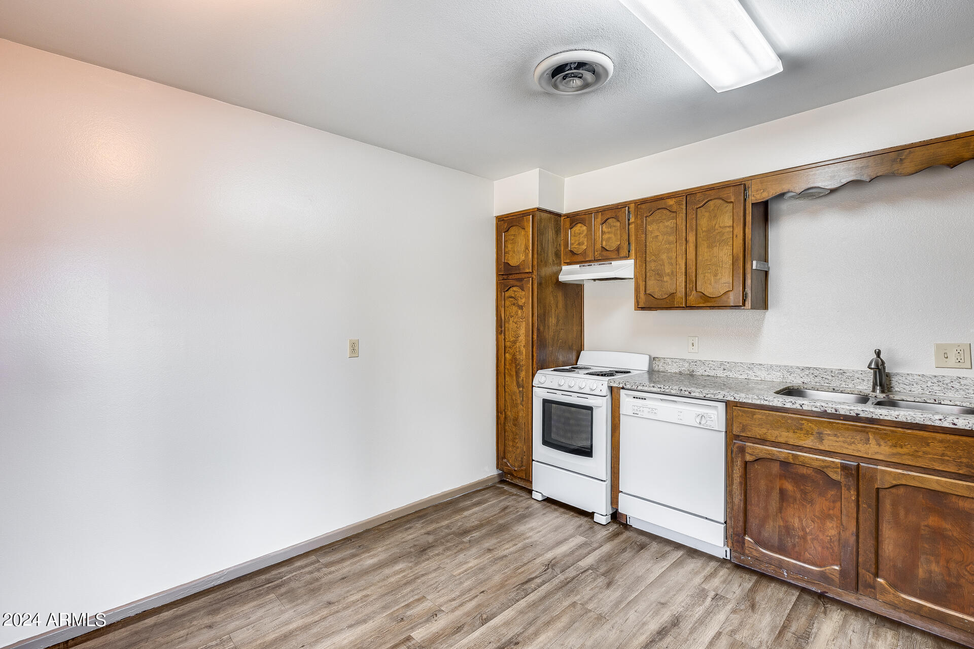 516 E HUNTINGTON Drive, 1