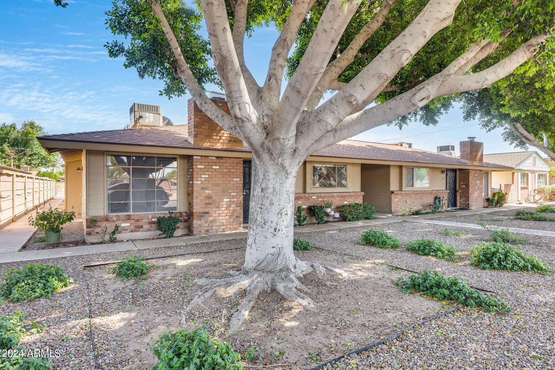 516 E HUNTINGTON Drive, 1