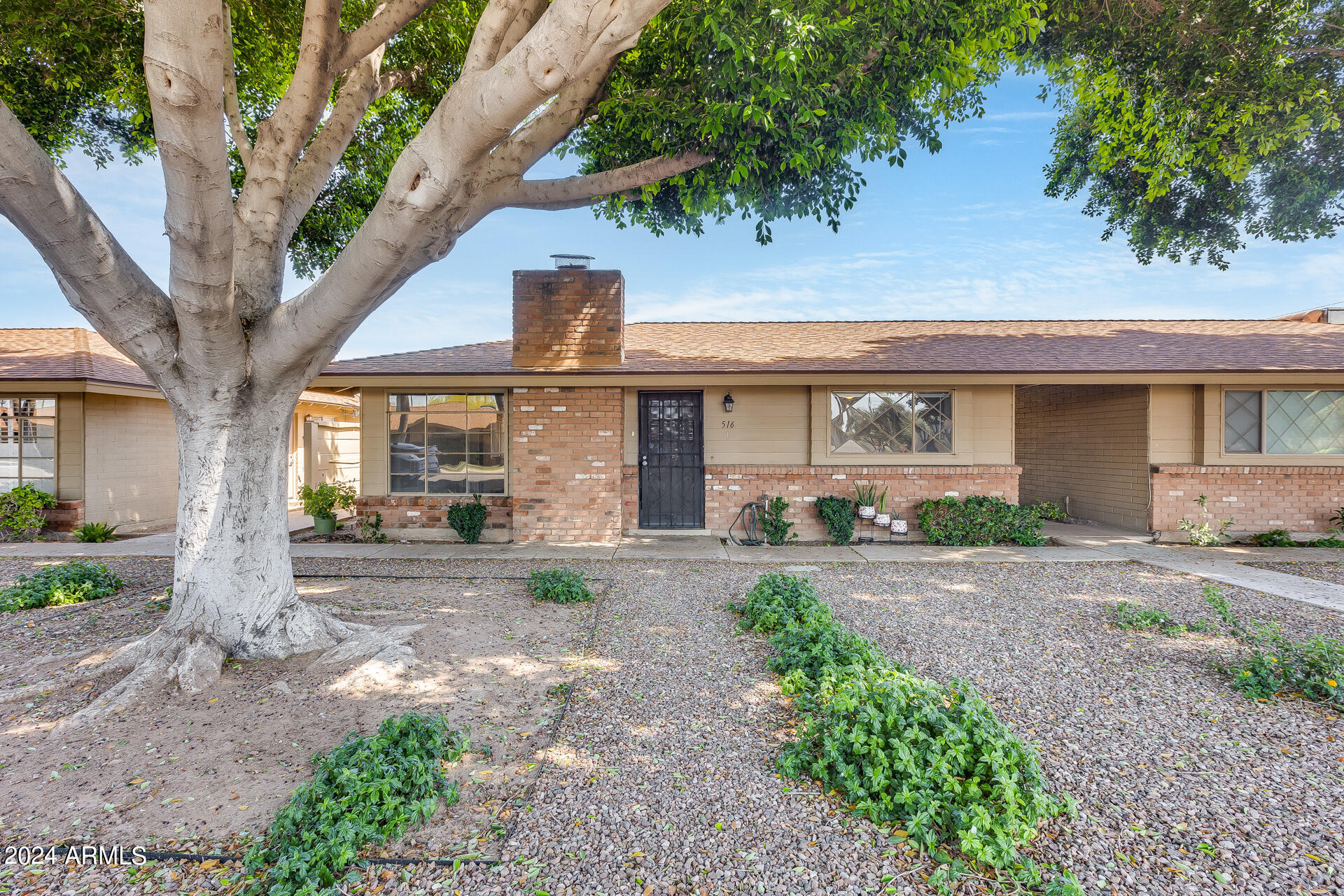 516 E HUNTINGTON Drive, 1