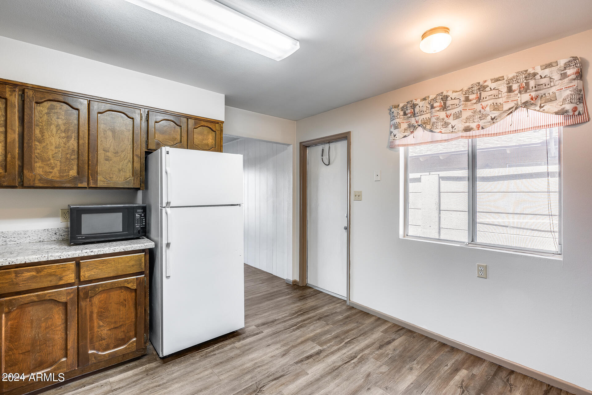 516 E HUNTINGTON Drive, 1