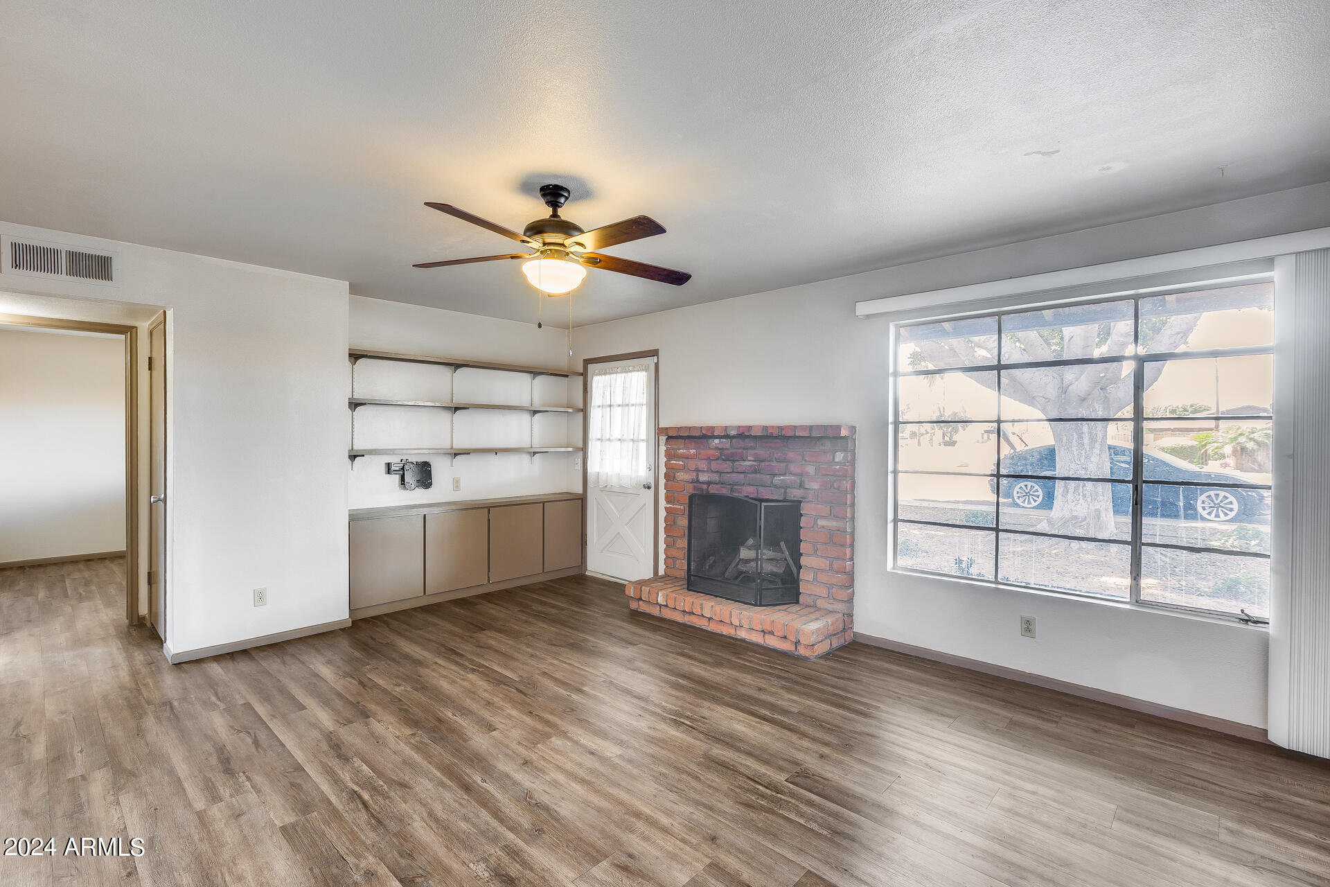 516 E HUNTINGTON Drive, 1