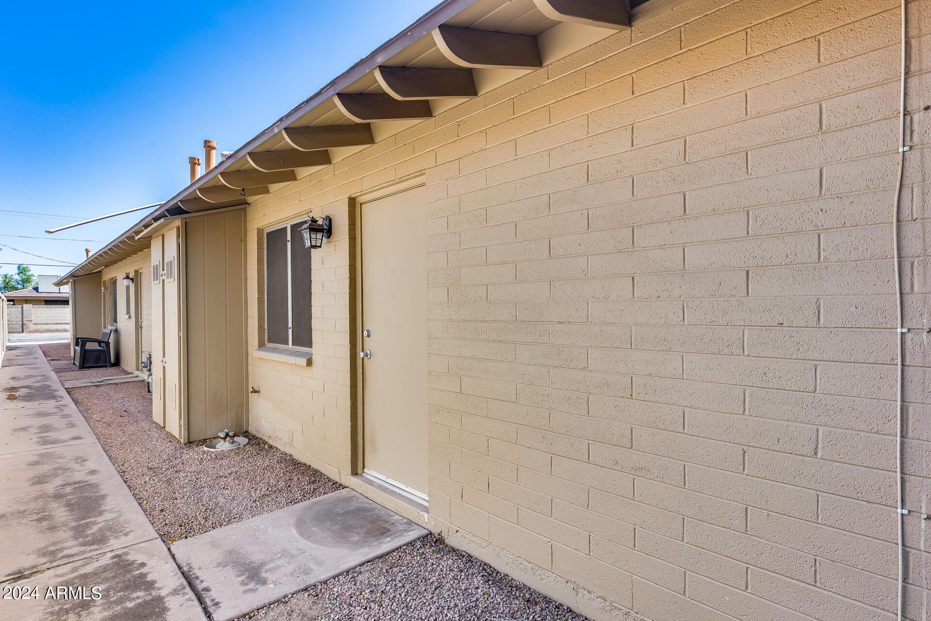516 E HUNTINGTON Drive, 1
