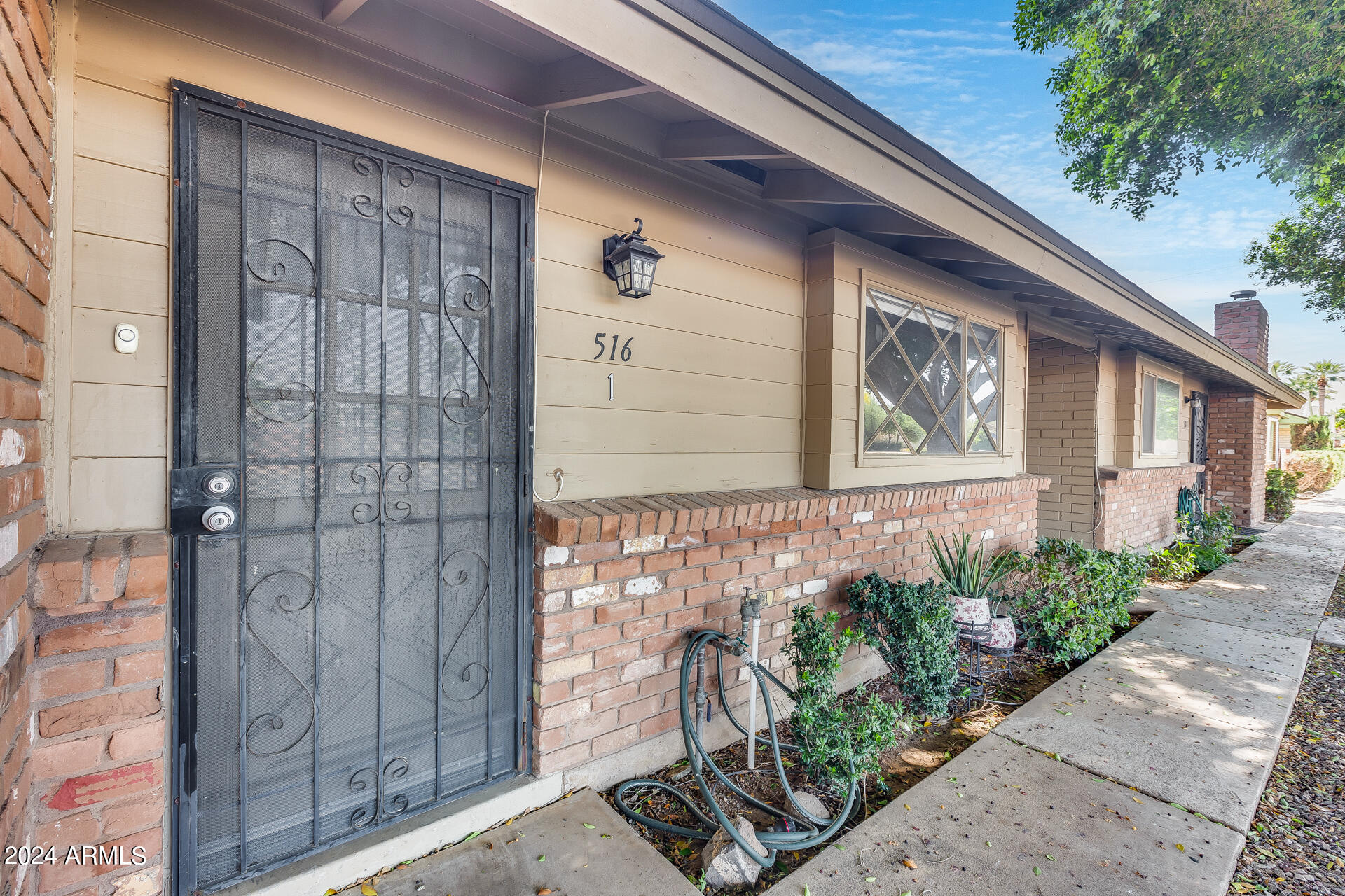 516 E HUNTINGTON Drive, 1