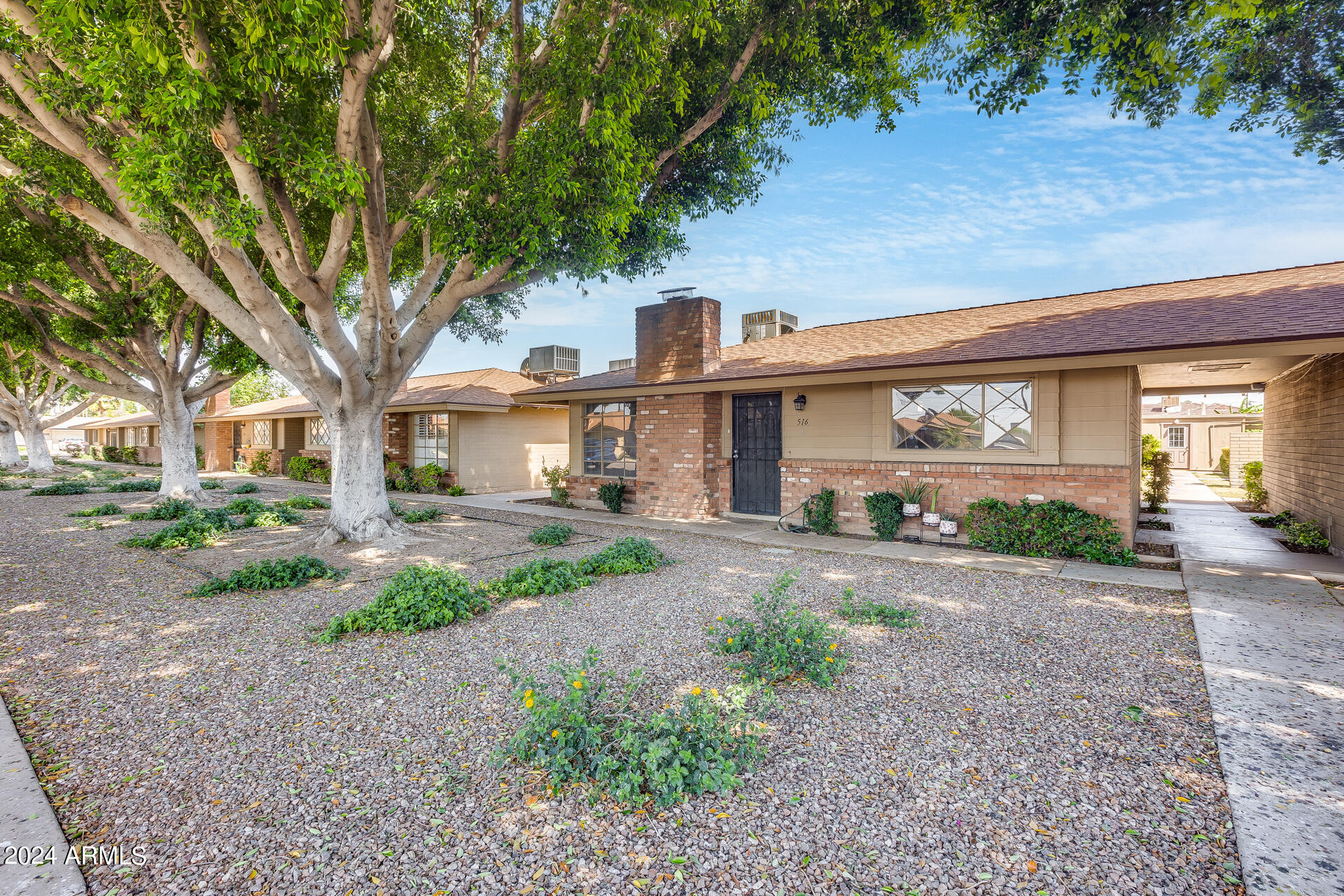 516 E HUNTINGTON Drive, 1