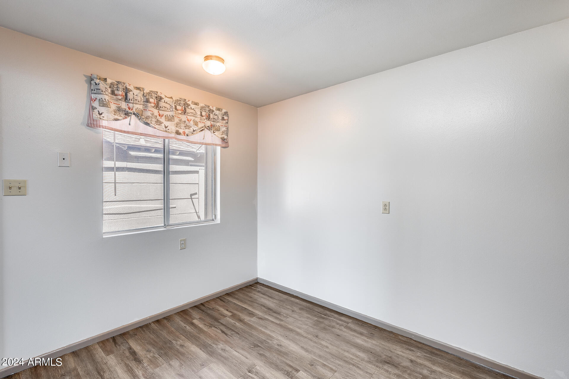 516 E HUNTINGTON Drive, 1
