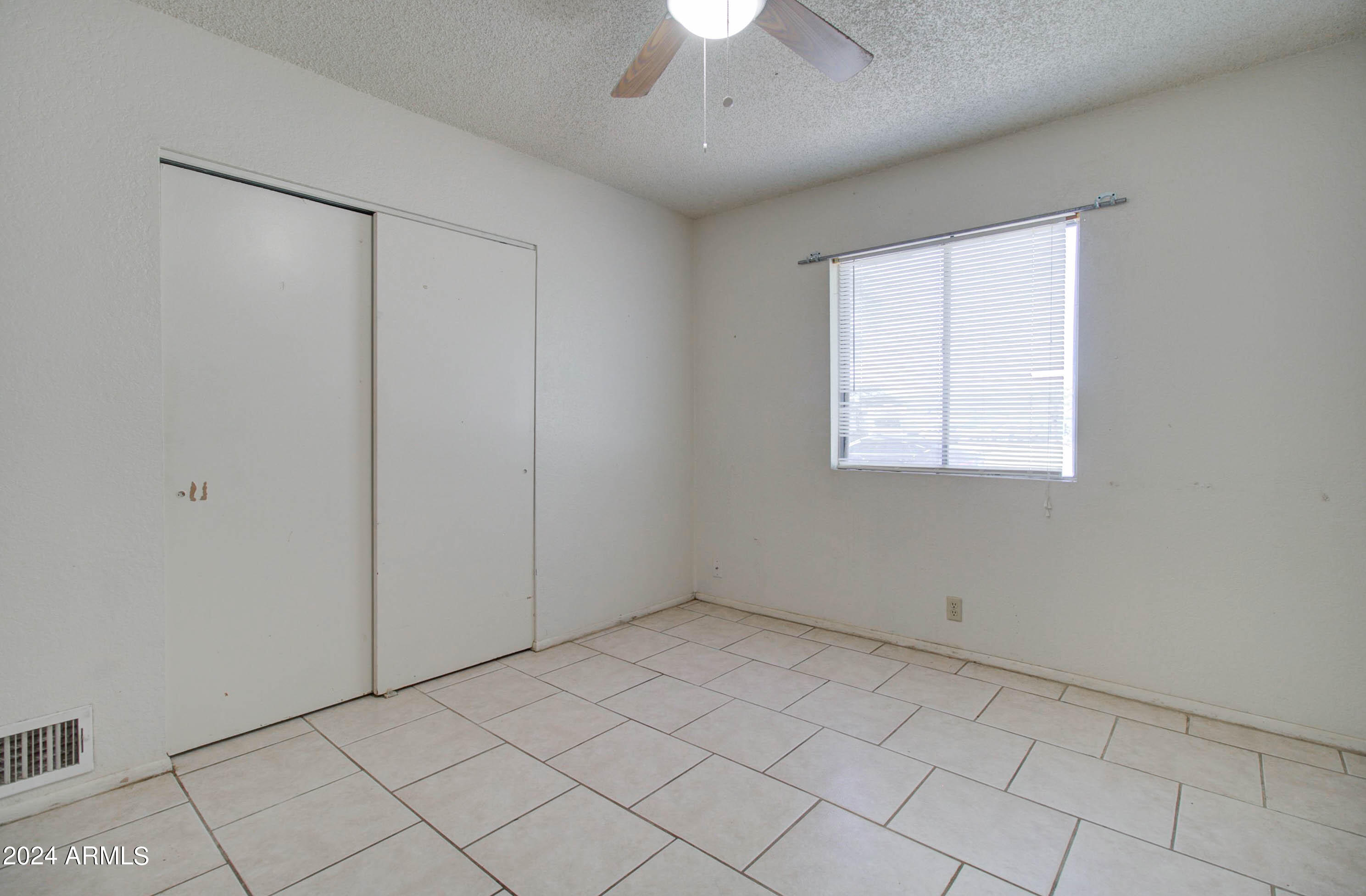 216 W IVANHOE Road