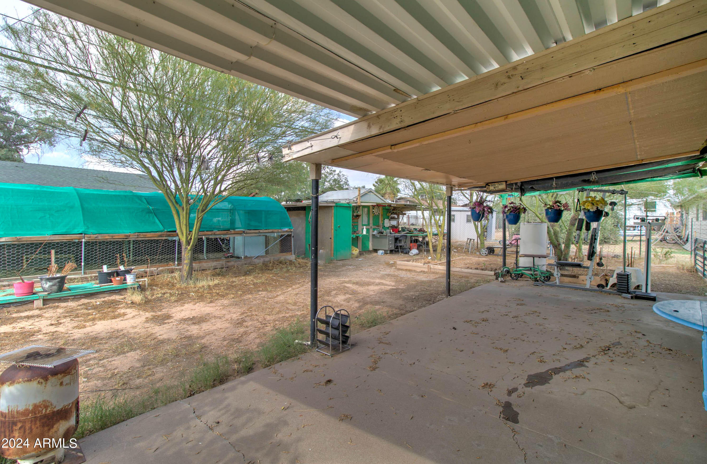 216 W IVANHOE Road