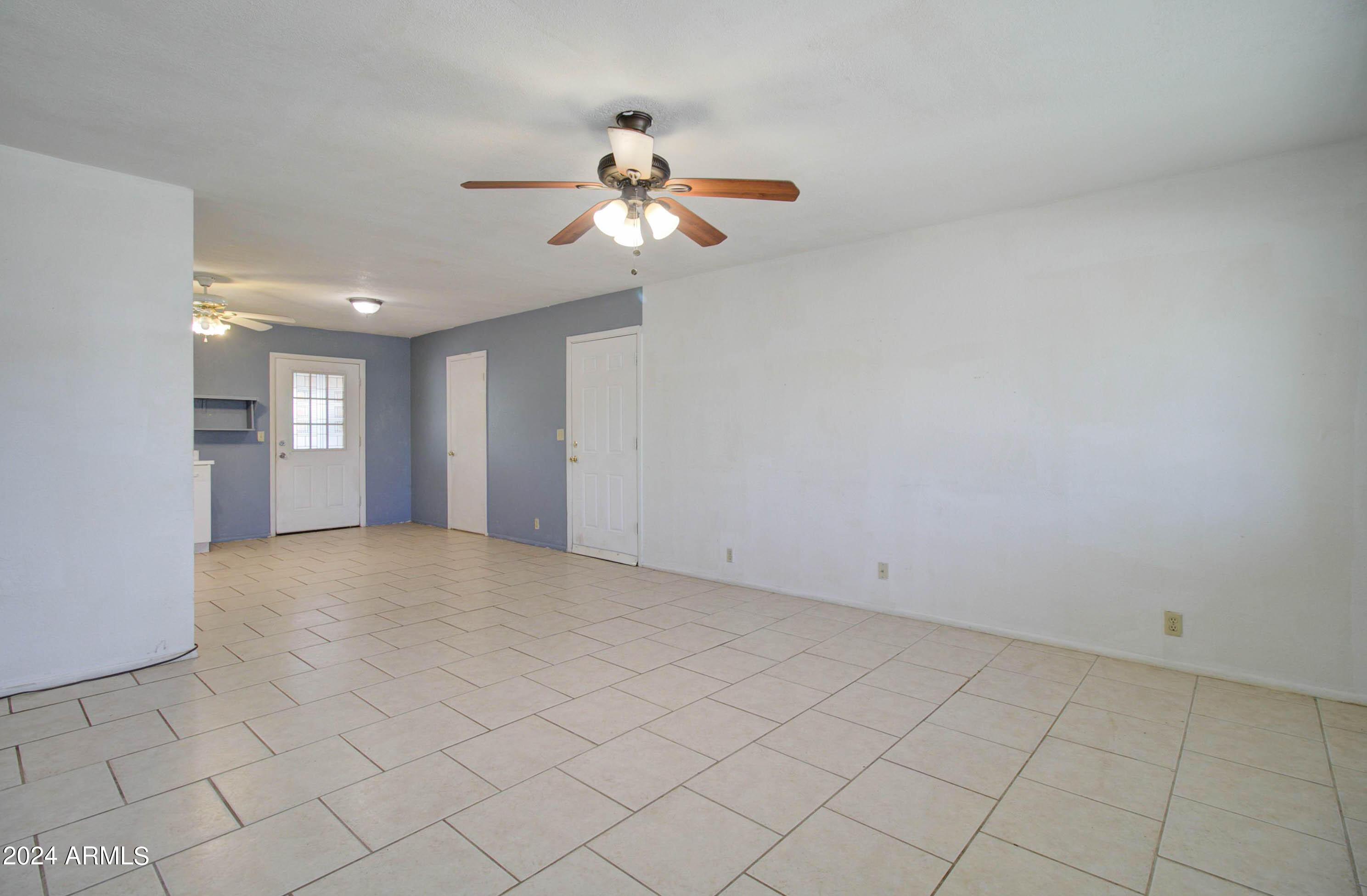 216 W IVANHOE Road