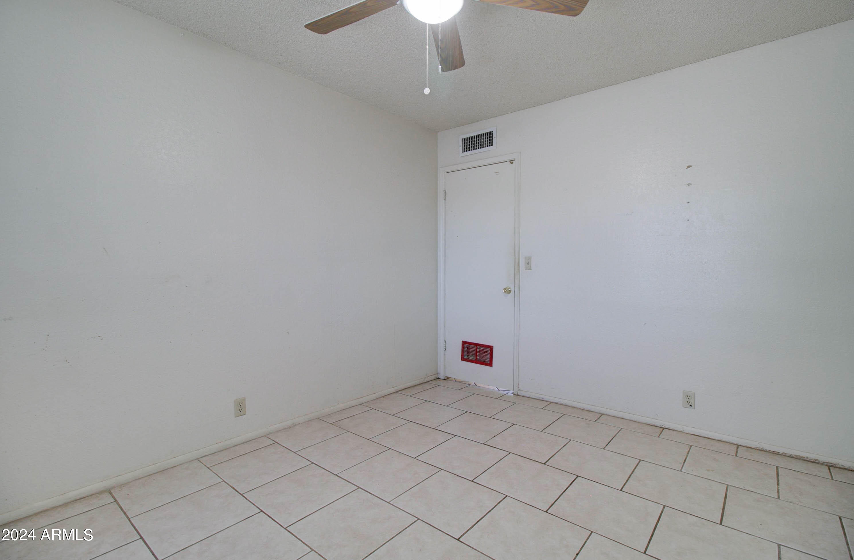 216 W IVANHOE Road