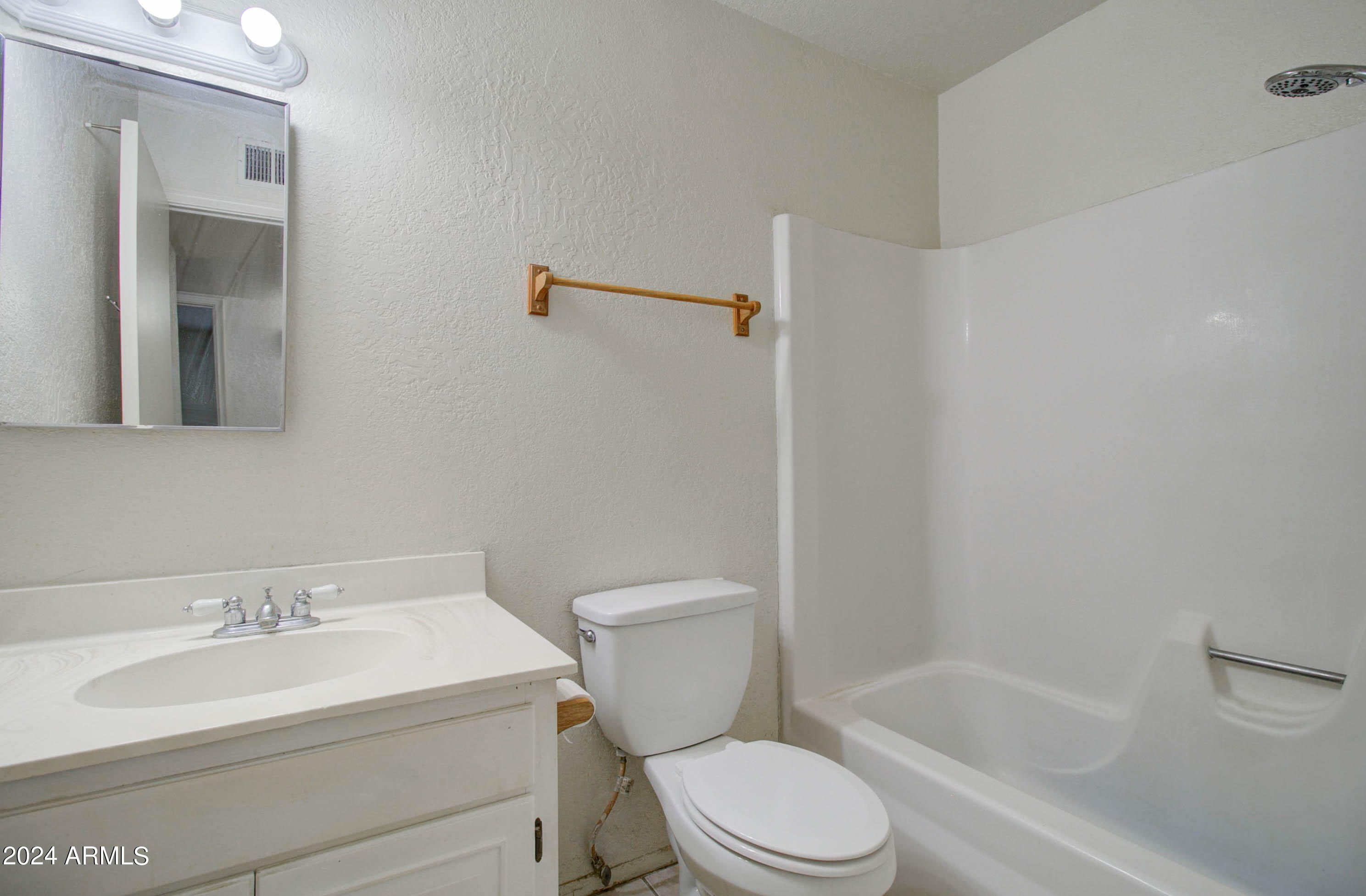 216 W IVANHOE Road